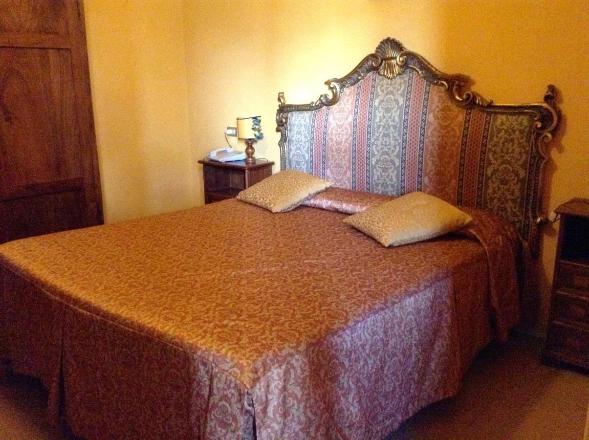 Albergo Ristorante Da Carlino Castelnuovo di Garfagnana Habitación foto