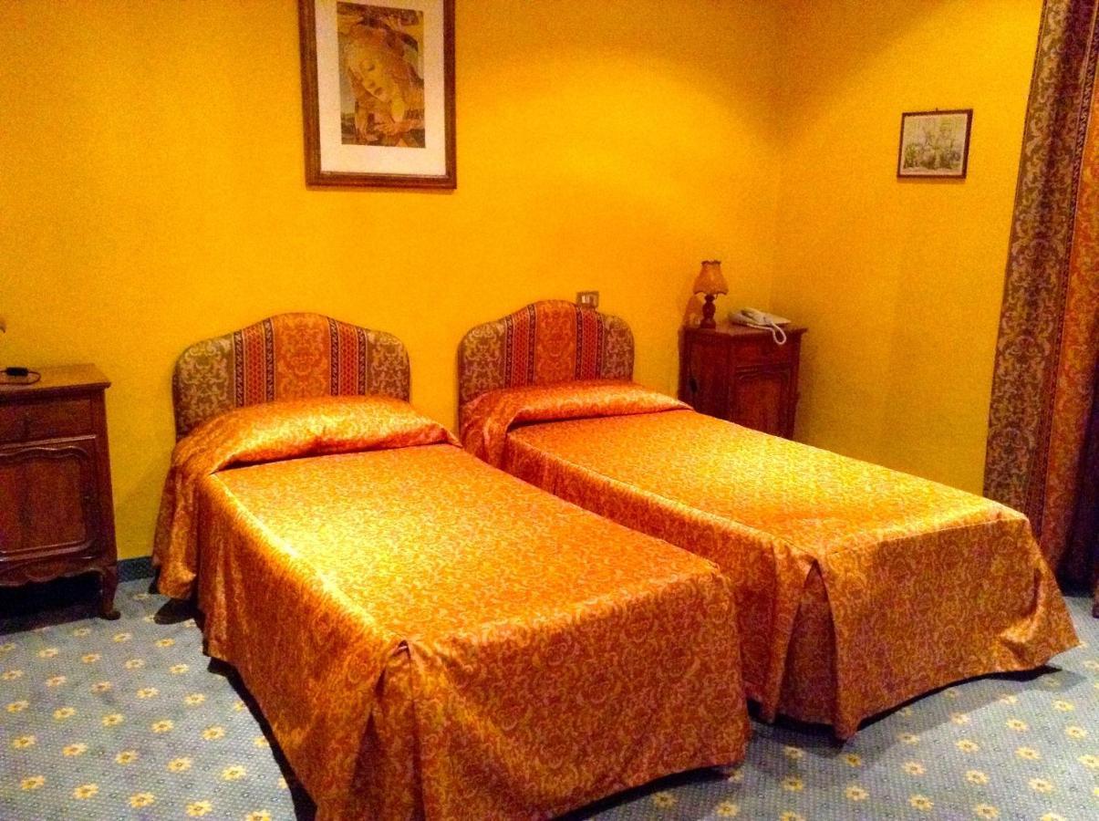 Albergo Ristorante Da Carlino Castelnuovo di Garfagnana Habitación foto