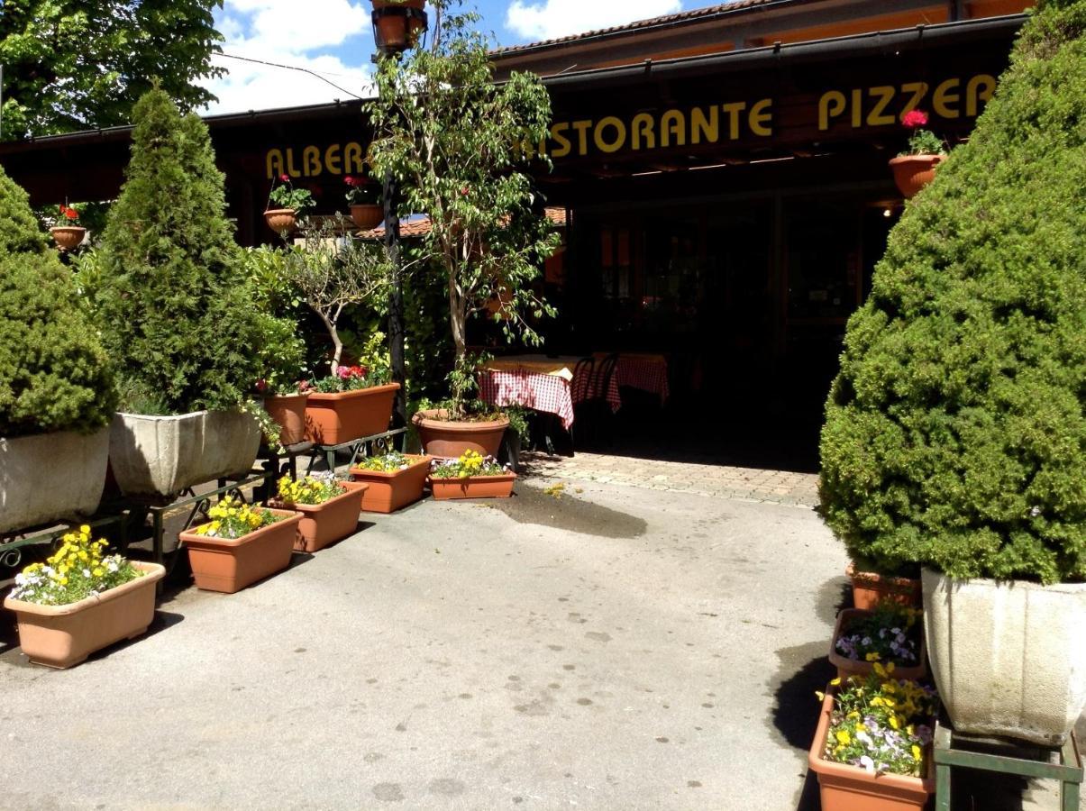 Albergo Ristorante Da Carlino Castelnuovo di Garfagnana Exterior foto